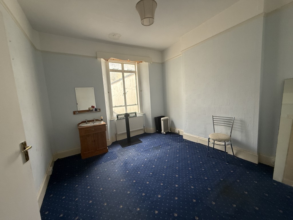 Lot: 5 - VACANT MIXED USE FOUR STOREY PROPERTY WITH FURTHER POTENTIAL - Flat-Bedroom1/dining room